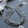 Collar artesanal de estilo elegante de piedras naturales en labradorita