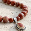 Collar artesanal de piedras naturales en jaspe rojo