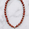 Collar artesanal de piedras naturales en jaspe rojo