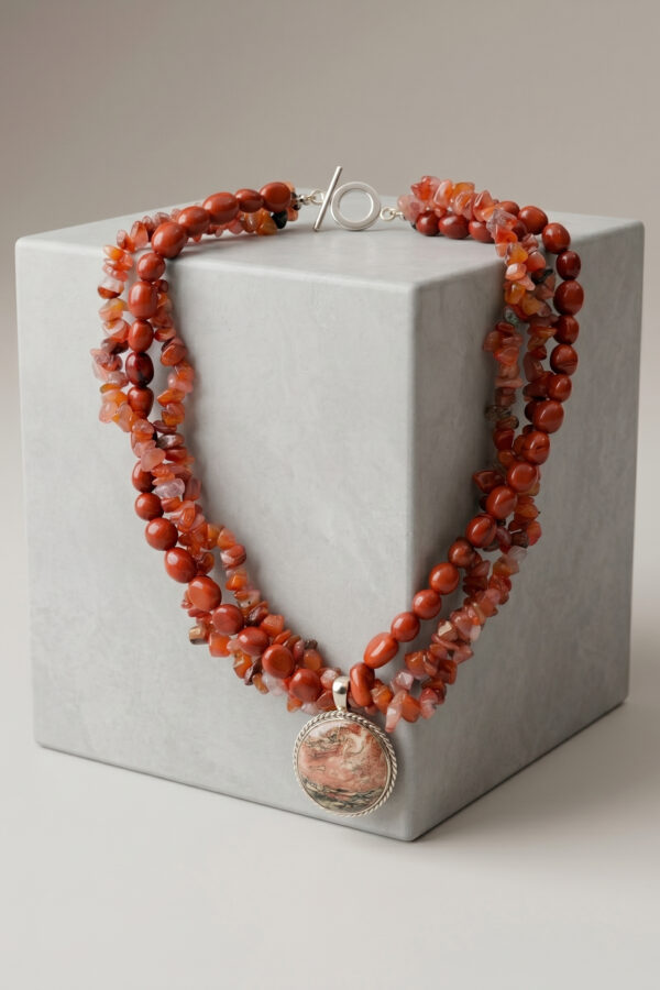 Collar artesanal rojo de estilo natural en jaspe y ágata