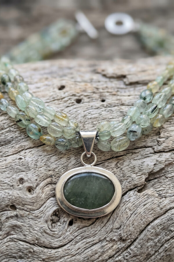 Joyería artesanal de estilo natural en cuarzo rutilado