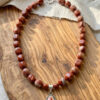 Collar artesanal de piedras naturales en jaspe rojo