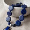 Collar artesanal de piedras naturales en lapislázuli y dije de plata