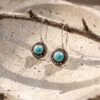 Joyería artesanal : aretes de turquesa y plata circulares punteados