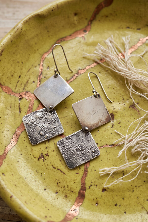 Aretes artesanales dos rombos de plata