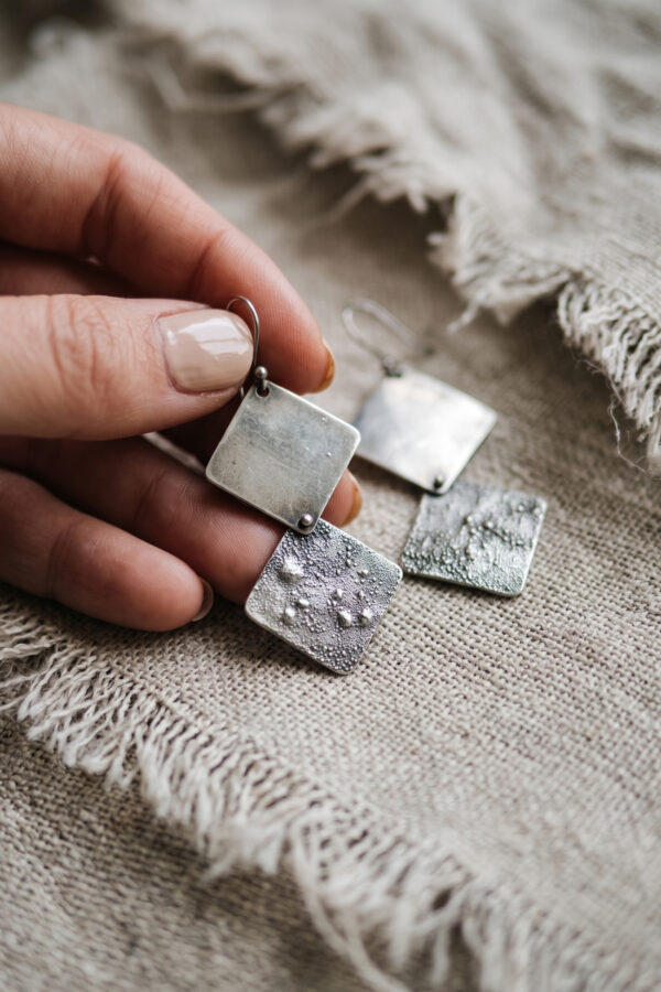 Aretes artesanales dos rombos de plata