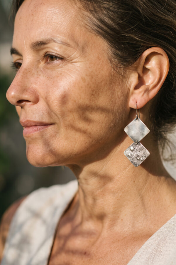 Aretes artesanales dos rombos de plata