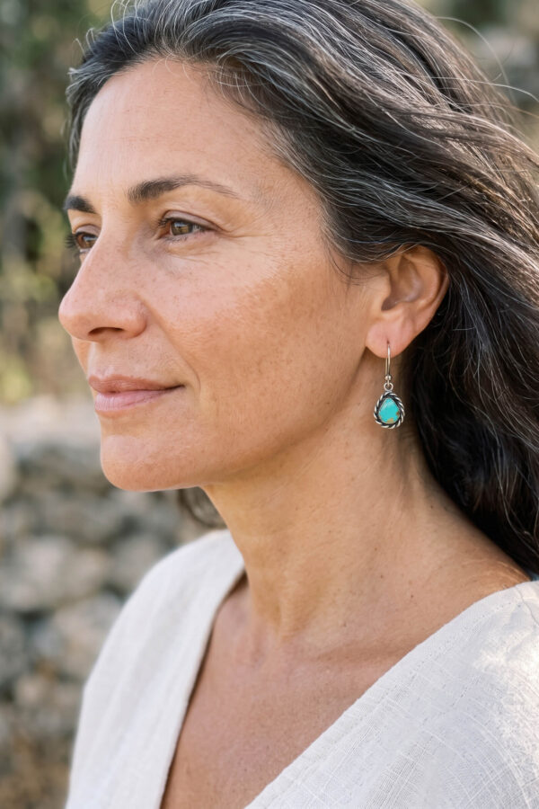 Joyería artesanal : aretes de turquesa y plata en bisel gota trenzada petite